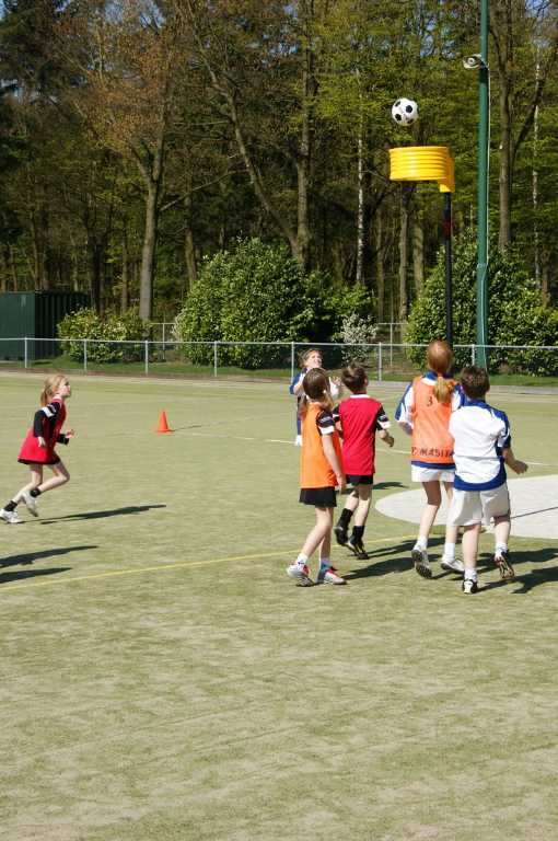 Korfbal E2  17 april 2010 -13.JPG
